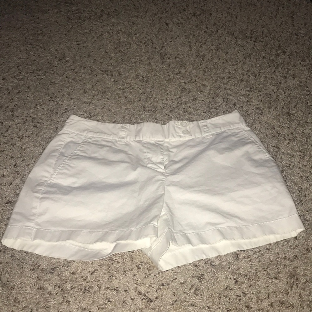 Vineyard vines size 0 white short
